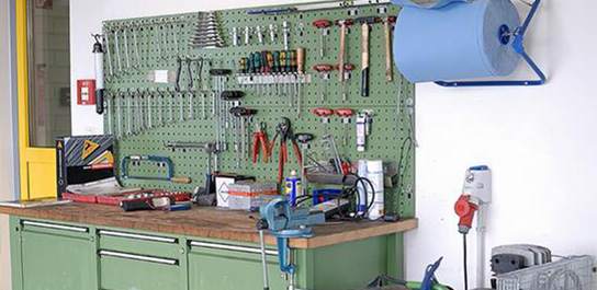 東營(yíng)勝利油田維修車間使用浦豐柜業(yè)工作臺(tái)升級(jí)改造 東營(yíng)勝利油田維修車間使用浦豐柜業(yè)工作臺(tái)升級(jí)改造